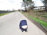 Je montre ma culotte au bord de la route - Photo #8