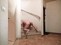 offert comme une pute dans une cage d'escalier - Photo #5