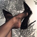 Jamie Daniels shows off her sexy Feet - Photo #5