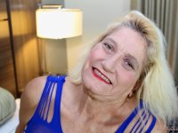 Blonde granny Amber Conners exposes her massive ass before showing her pussy - Photo #2