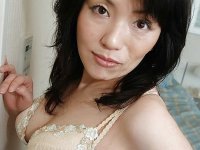 Asian MILF Misuzu Masuko undressing and spreading her pussy lips in close up - Photo #4