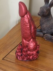 Mature British woman Speedy Bee sticks an interesting looking toy in her pussy