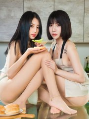 Two horny slim Asian babes suck each other's toes in foot fetish action