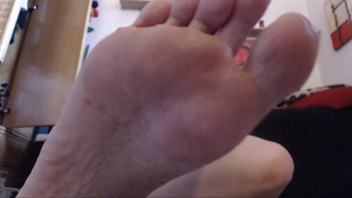 Under my dirty feet Av