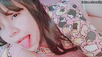 DELICIOUS AMATEUR TEEN TEASING YOU WITH HER ASS - HANA LILY