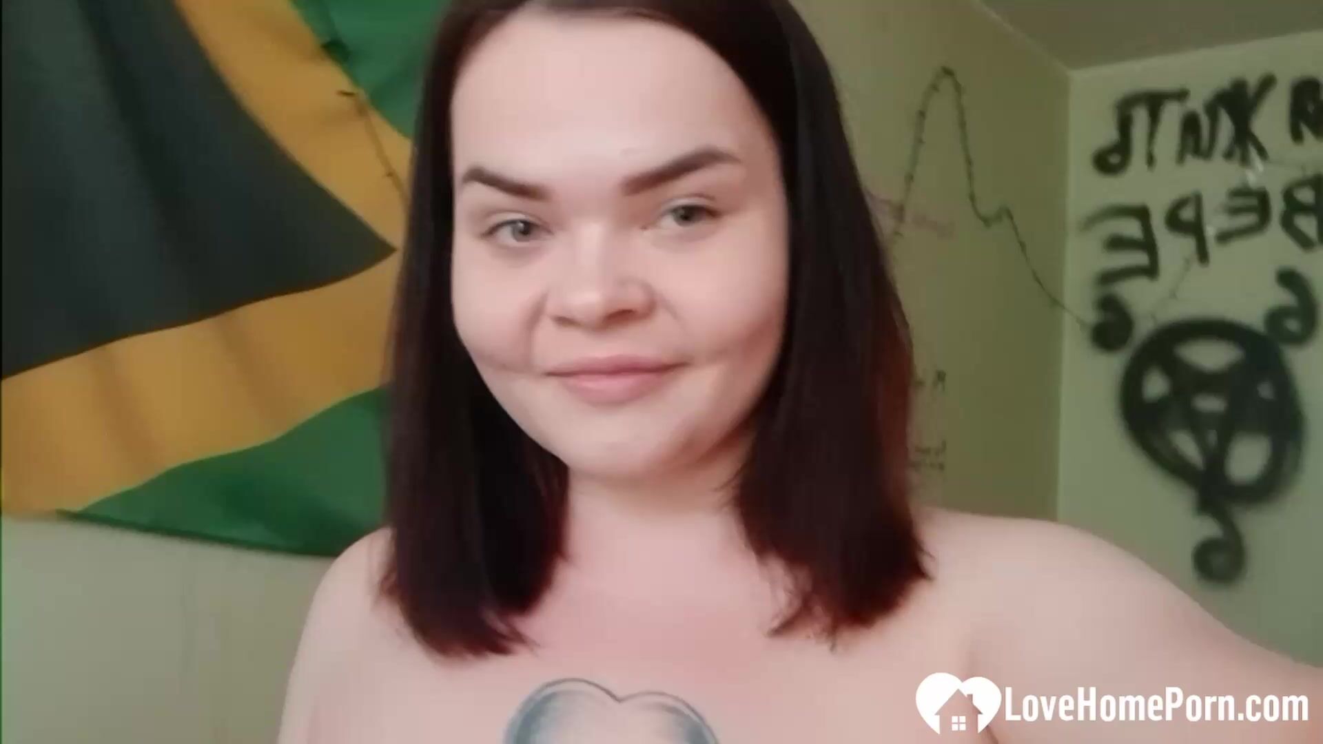 Tattooed cutie uses a toy on her cunt